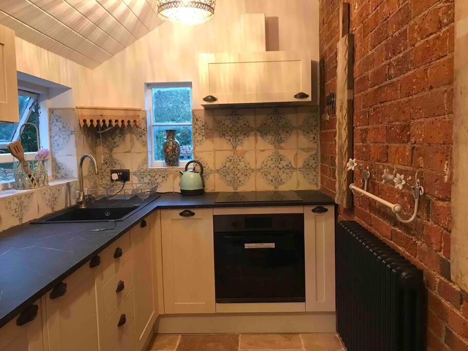 Priory Meadow Cottage Long Bennington Bagian luar foto
